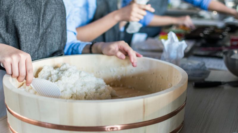 Як варити та готувати рис для суші