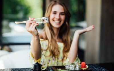 Як правильно їсти суш