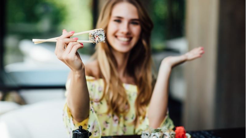 Як правильно їсти суш