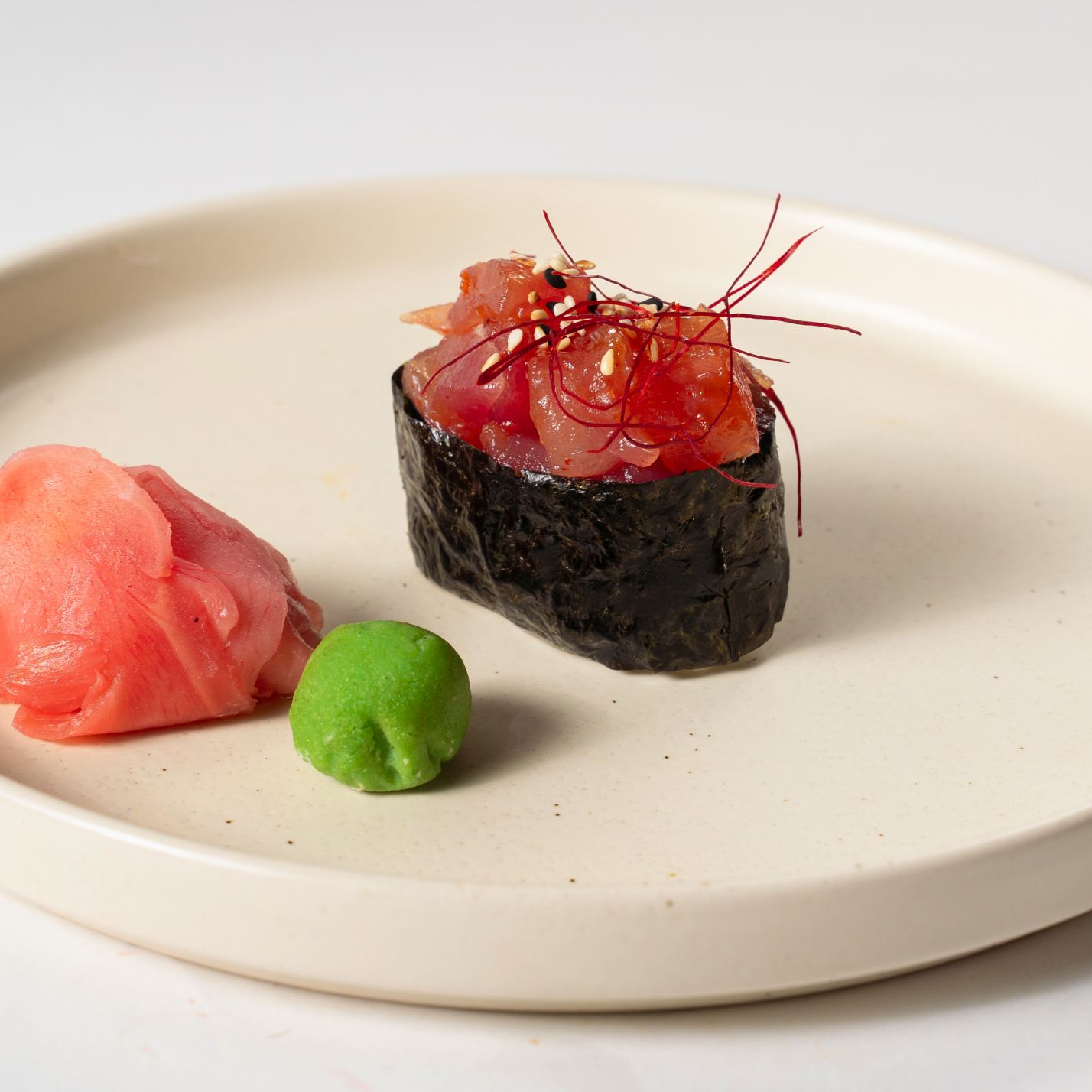 Гункан з тунцем спайсі