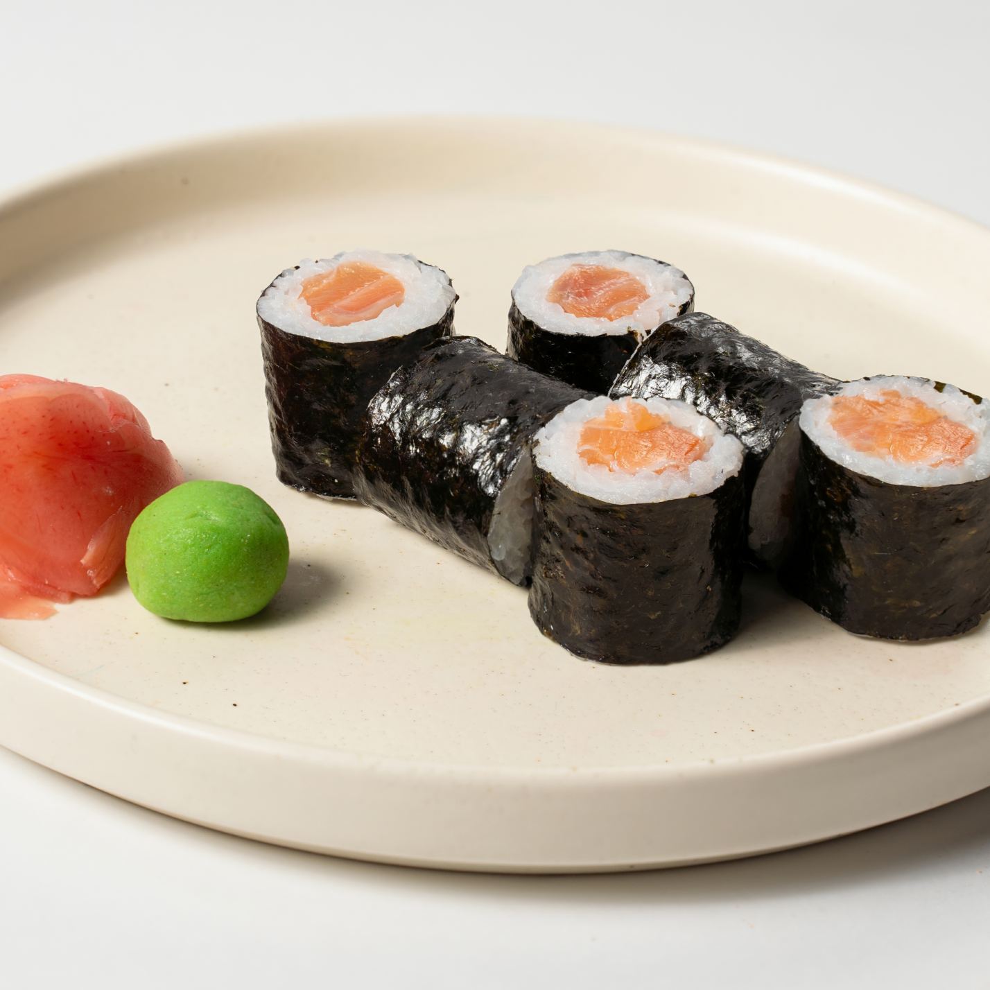 Макі-рол з ніжним лососем