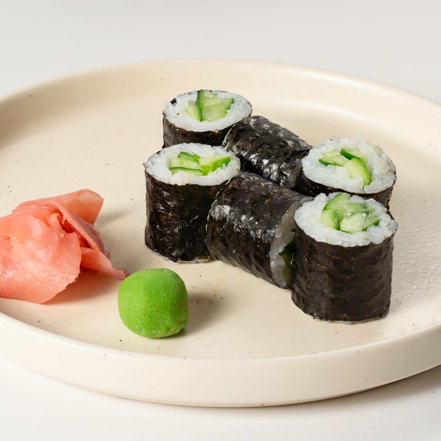 Макі-рол з хрумким огірком