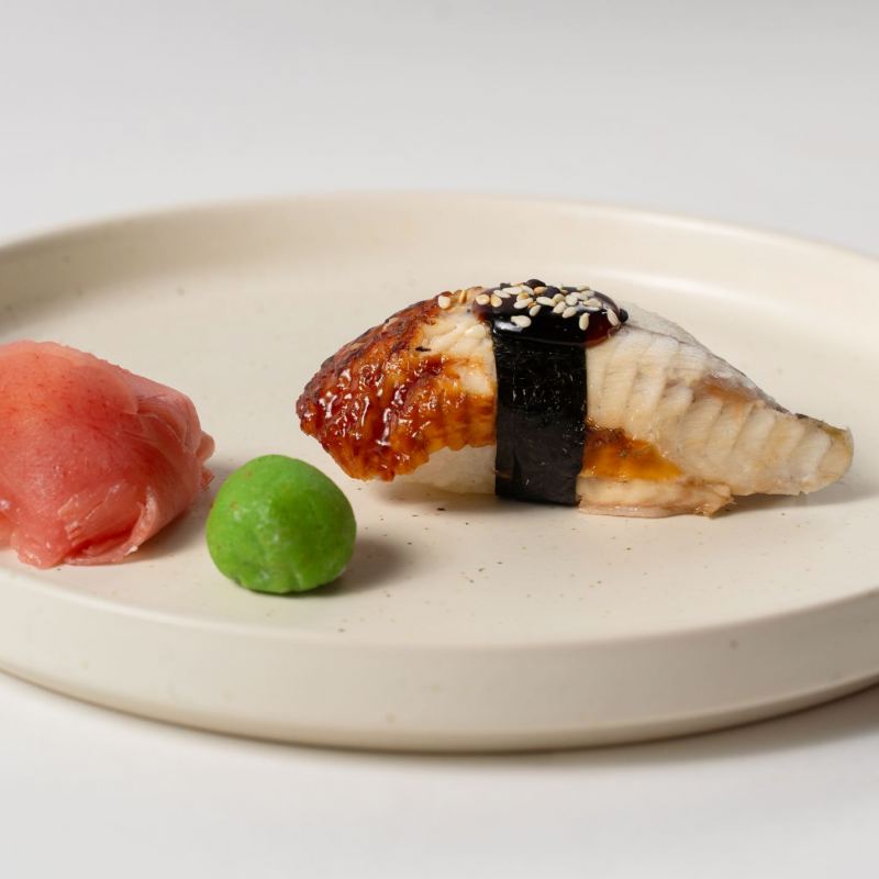 Нігірі з вугром та соусом унагі
