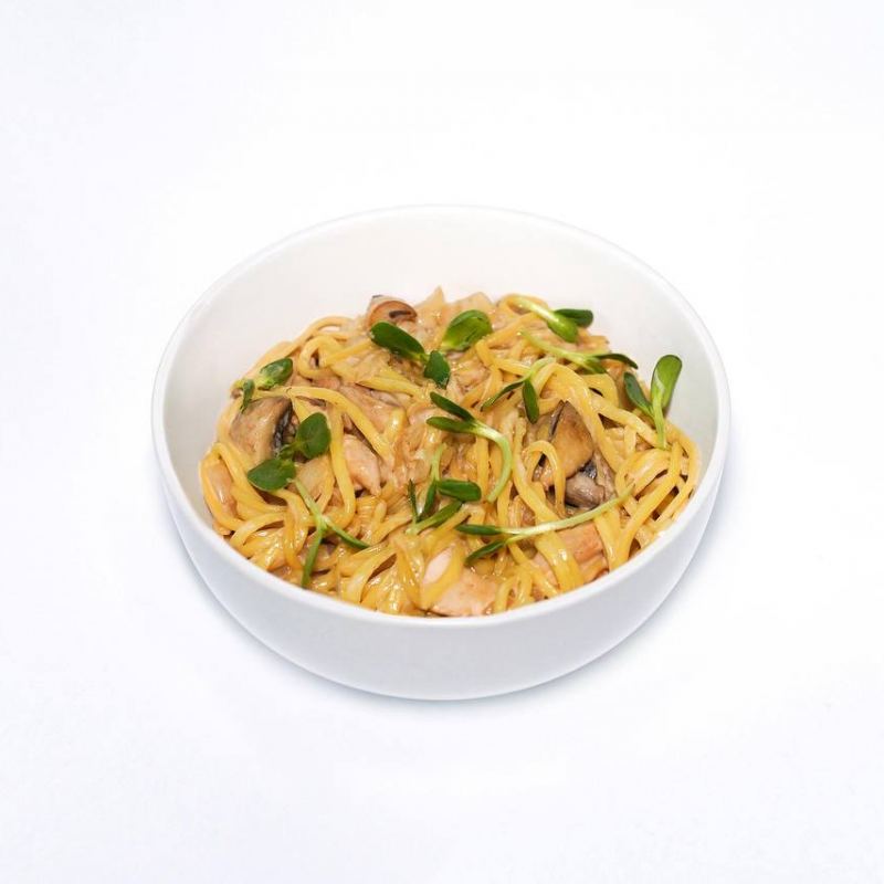 Паста з куркою та грибами