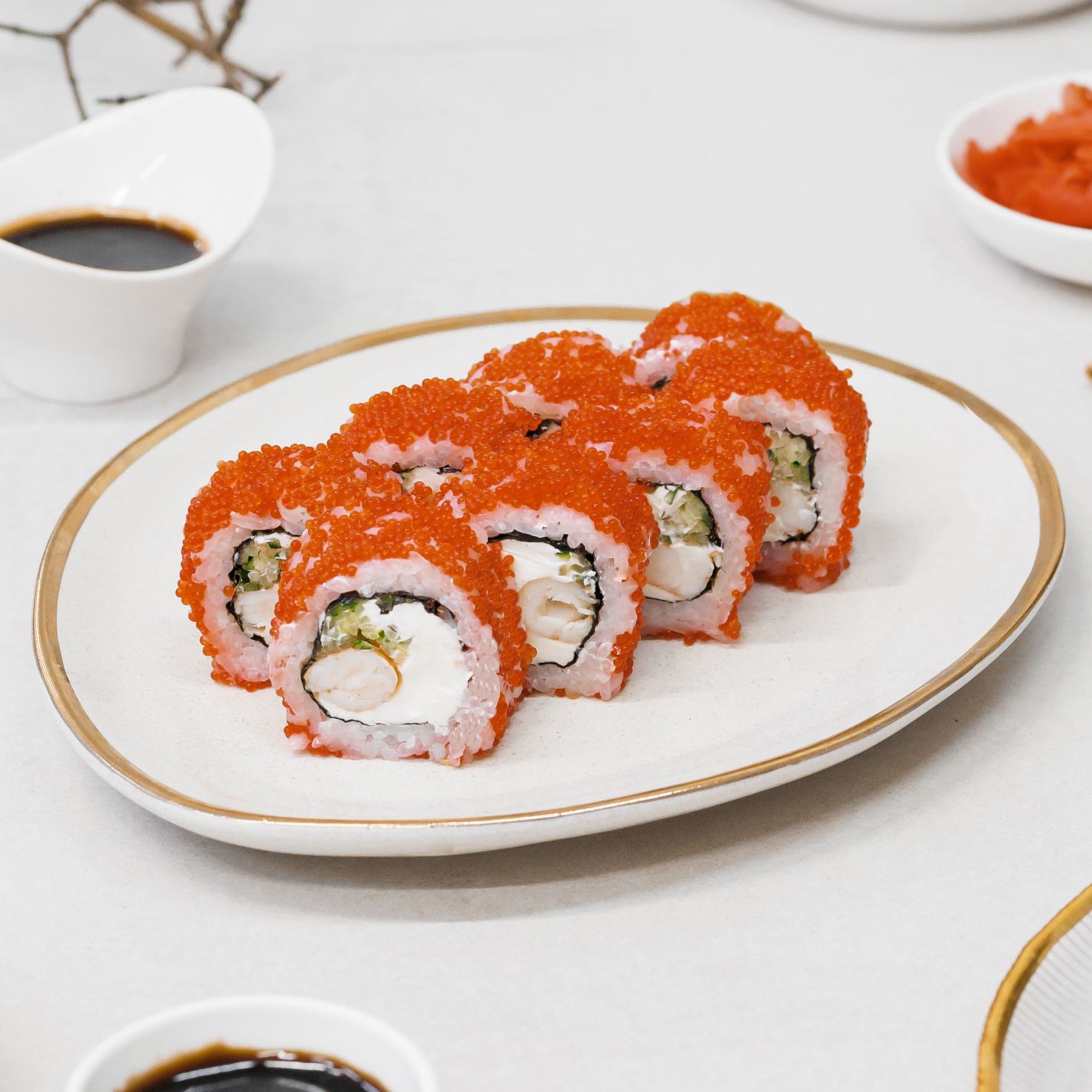 Рол "Філадельфія з креветкою та ікрою тобіко"